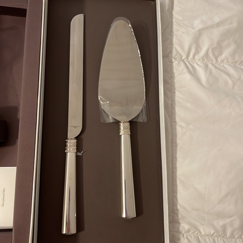 Vera Wang Wedding cake cutter set